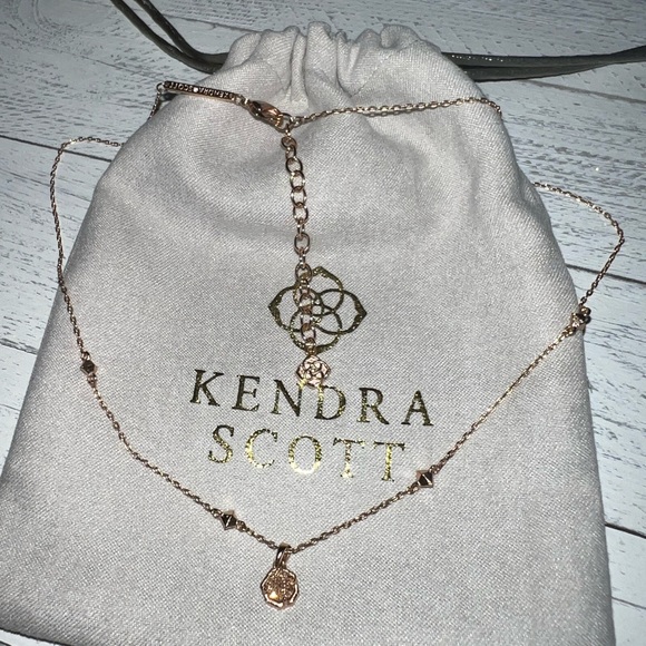 Kendra Scott Nola Rose Gold Pendant Necklace in Rose Gold Drusy - Picture 5 of 6